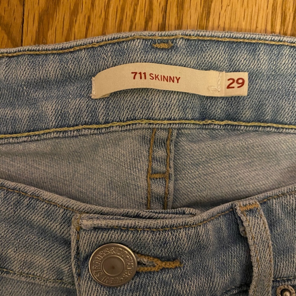 711 Levi’s skinny jeans size 29